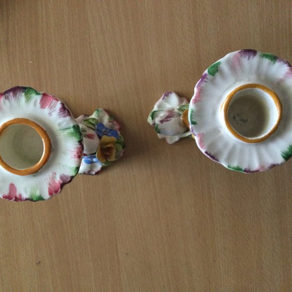 A Pair Italian ceramic porcelain candleholders hand painted applied 3D flowers - Picture 7 of 7